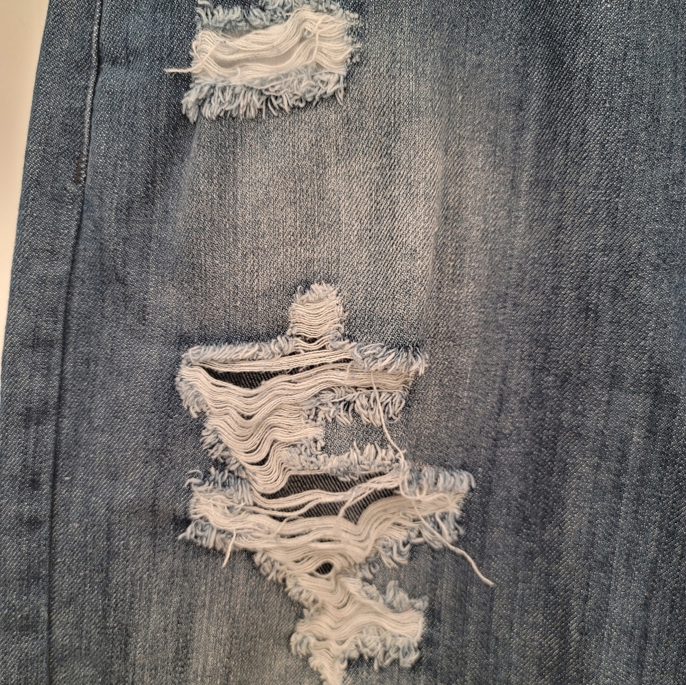 Clothing - Picture 4 of 4
